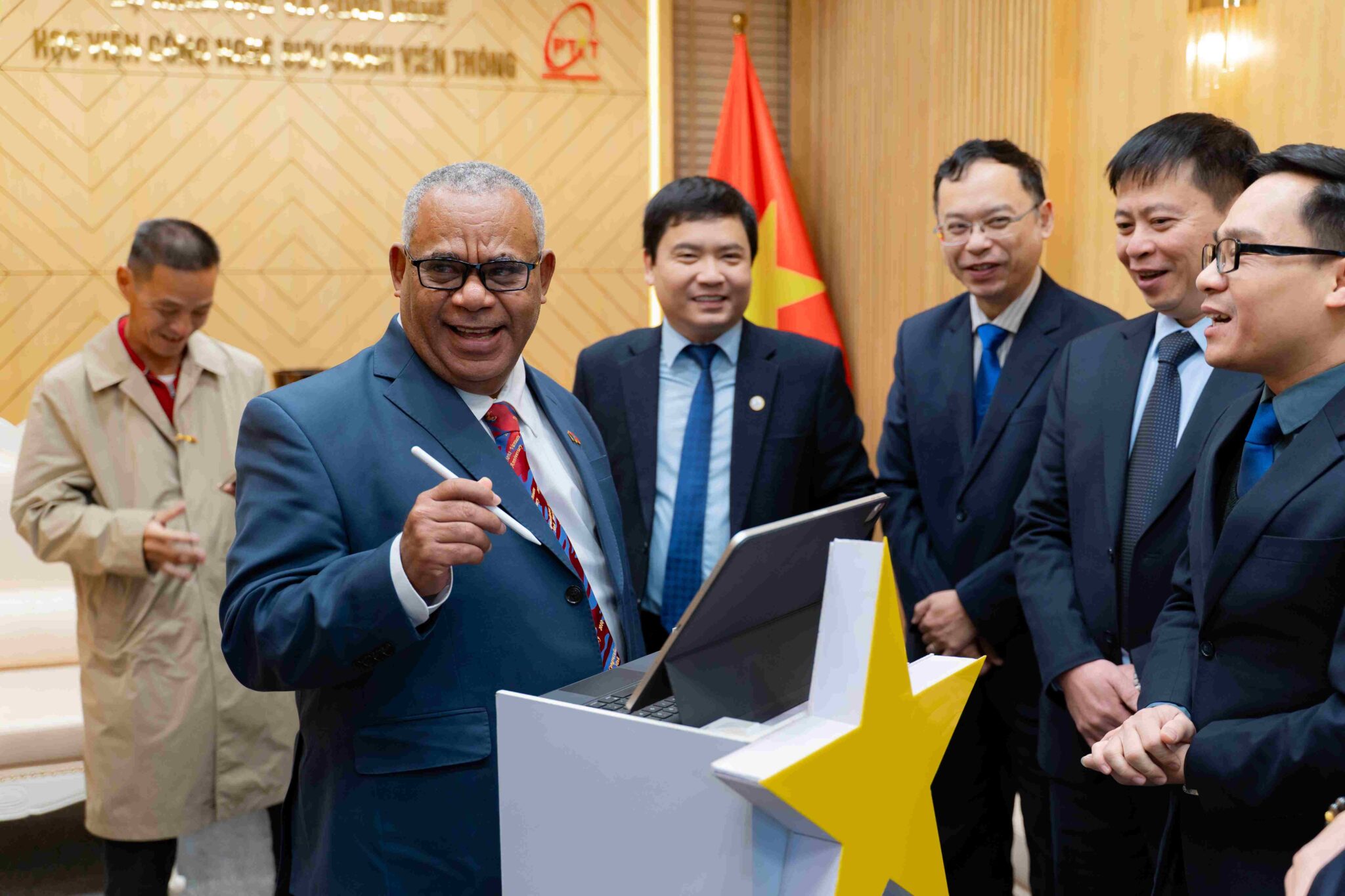 Thủ tướng Nước Cộng hòa Vanuatu thăm Học viện Công nghệ Bưu chính Viễn thông, gặp gỡ lưu học sinh Vanuatu tại Việt Nam