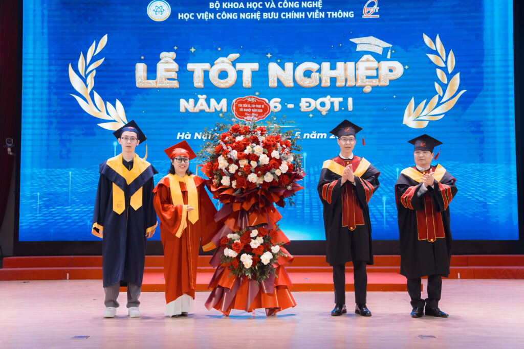 PTIT trao bằng tốt nghiệp cho 2 tân Tiến sỹ, 59 tân Thạc sỹ và gần 1200 tân Kỹ sư
